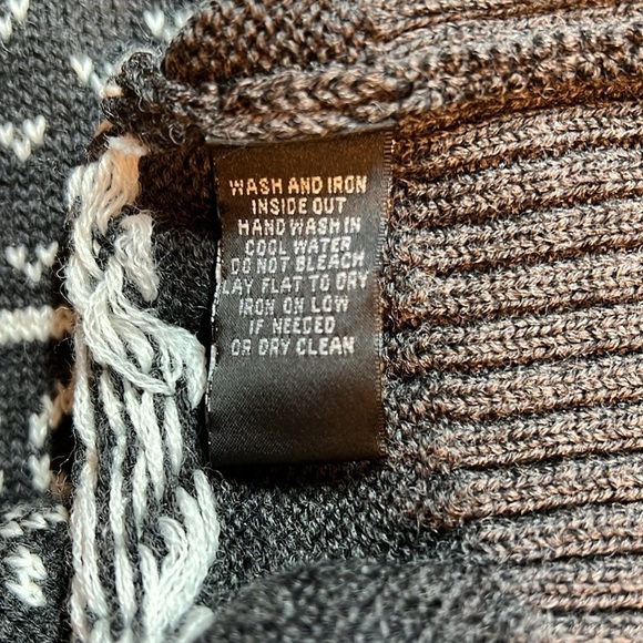 BILL Blass Wool Blend Shawl Neck Sweater Size Large NWT - Picture 8 of 9